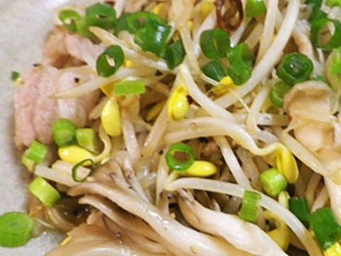 舞茸豆もやし豚のナンプラー炒め